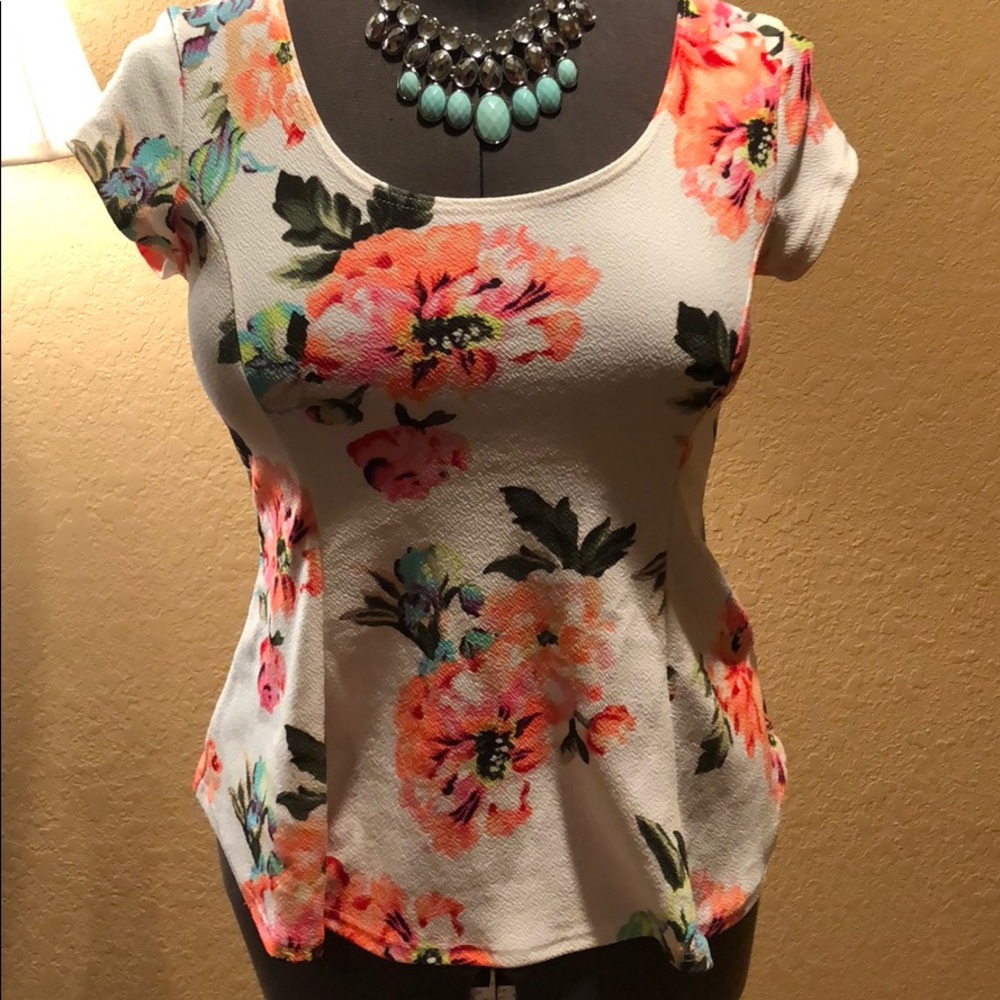 Floral 👚 Blouse! So cute!